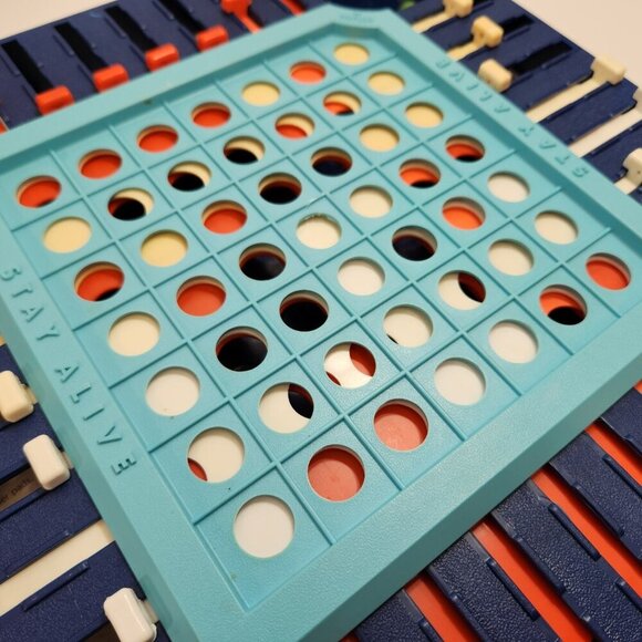 Stay Alive Board Game Milton Bradley Canada Bilingual Version COMPLETE Vtg - Picture 6 of 14